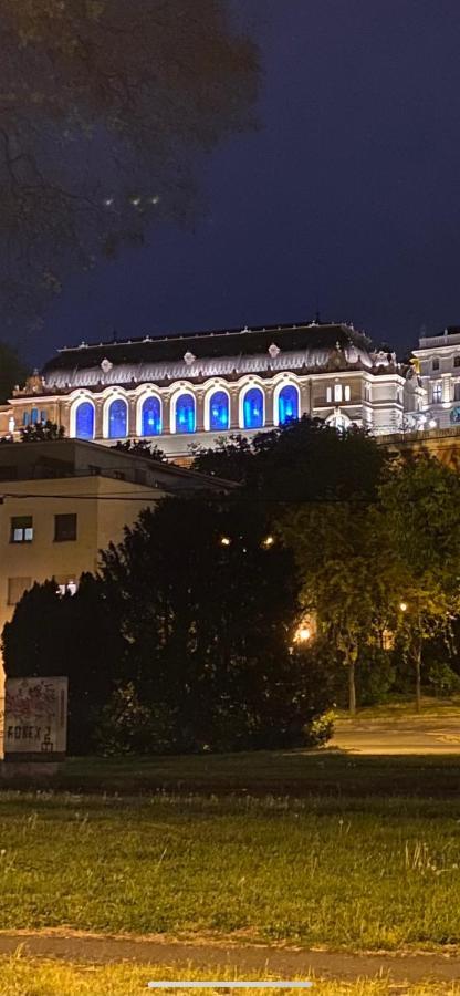 Christina By Buda Castle * Budapeste